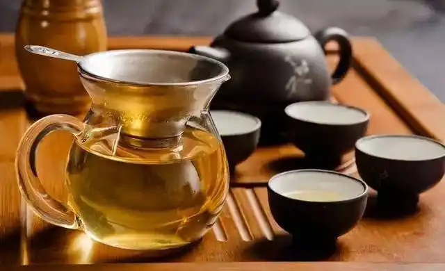 平时喝茶好还是喝白开水好？