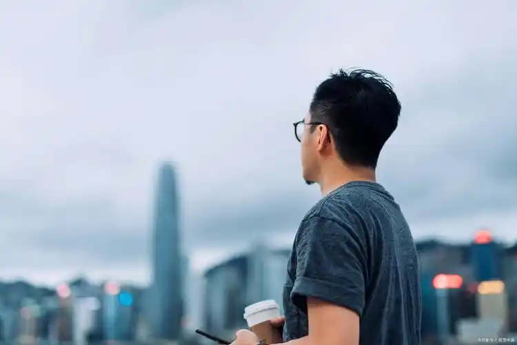 怎么没人建议年轻人少吃点苦？